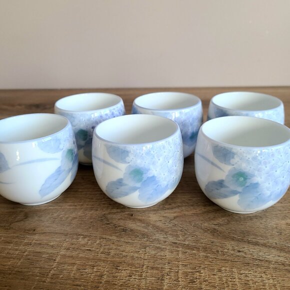 Vintage set of 6 porcelain Japanese tea cups with blue floral design. Green tea. - Picture 1 of 6